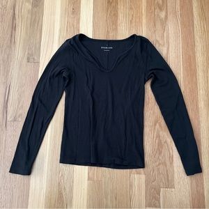 Everlane Basic Long-Sleeve Black Tee
